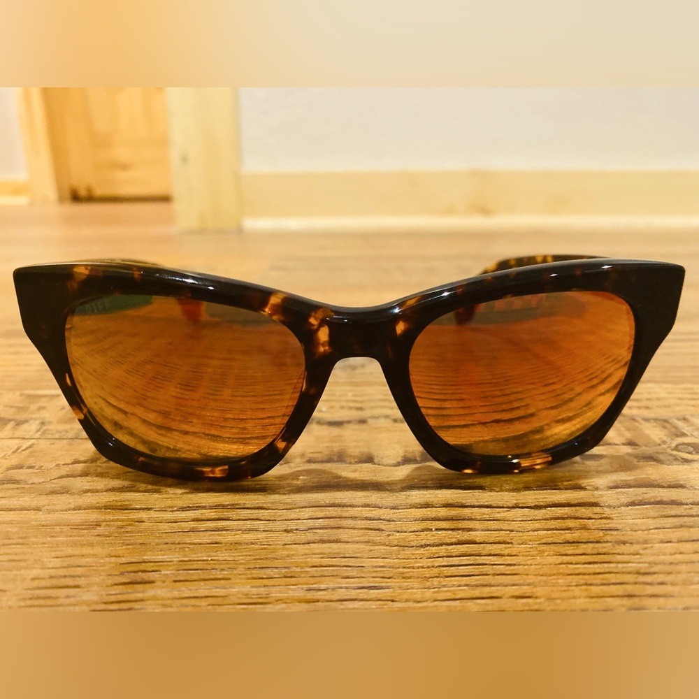 DIFF Amber Tortoise Brown Polarized Sunglasses